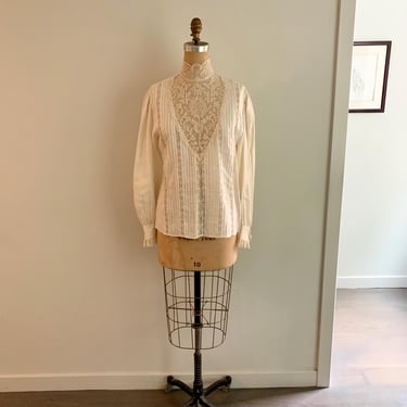 Ralph Lauren vintage Victorian style linen and lace blouse-size M/L (10) 