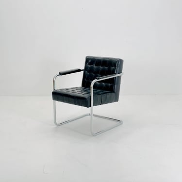 1 of 2 Mid century Bauhaus Black Leather Cantilever Lounge Chair – Italy Design 1980s 