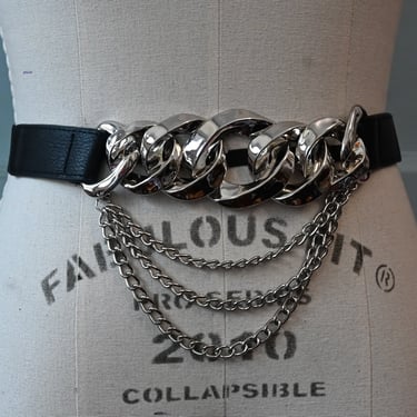 Black elastic belt with faux leather and silver chain detail