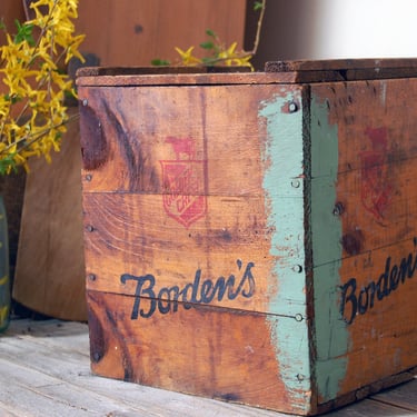 Antique Borden's milk box / vintage wood milk delivery crate with lid / 1900s Borden's Golden Crest milk box / rustic farmhouse decor 