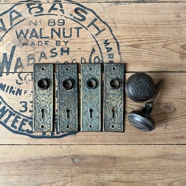 Salvaged Set of 4 Victorian 1907 Pressed Door Plates and 2 Knobs US Steel Lock B-13000 