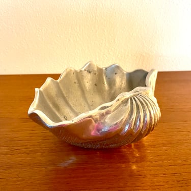 Vintage 90s Metal Clam Shell Accent Bowl 