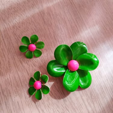 RESERVED for FATIMA - 60s Green Enamel Flower Brooch & Matching Earrings Set 