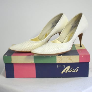 1950s/60s White Snakeskin Textured Stilettos, Size 7 1/2 AA 