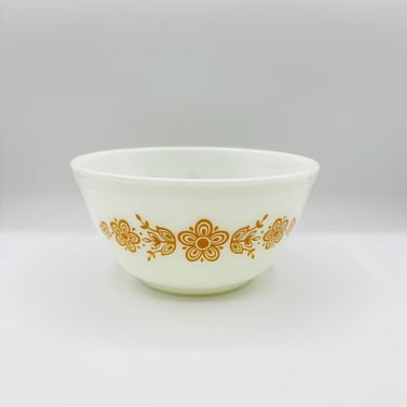 Vintage Pyrex Butterfly White Floral Gold Bowl #402 1.5 Quarter made in USA by LeChalet