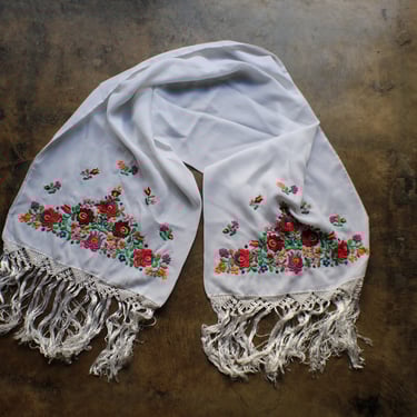 70's Embroidered Shawl / Vintage White Fringed Scarf / Flower Embroidered Summer Shawl 