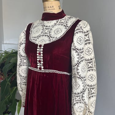 1970s Claret Velvet and Lace Gown High Neck Velvet Cottage Core Blouson Sleeves Renaissance Medievalist Bohemian 34 Bust Vintage 