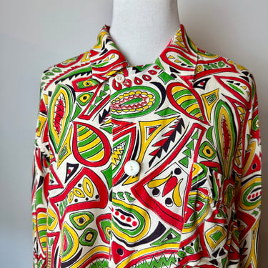 Vintage 40’s cold Rayon print shirt~ men’s style pj shirt~ novelty print totem / tiki style colorful abstract print Hawaiian unisex size L 