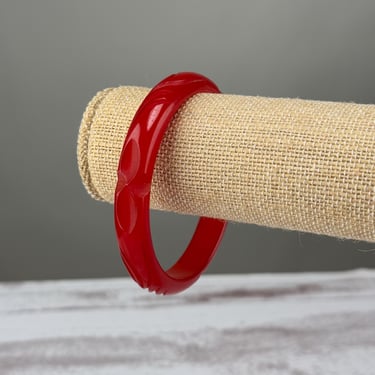 Vintage 1940s Carved Cherry Red Bakelite Bangle with | Ms. Malena's ...