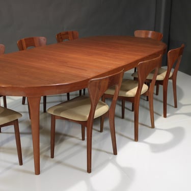 Danish Modern Dining Set of Nine (9) in Teak with Extra Long Table 