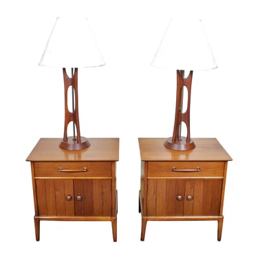 Henredon Pair of Mid Century Walnut Nightstands | Side Tables