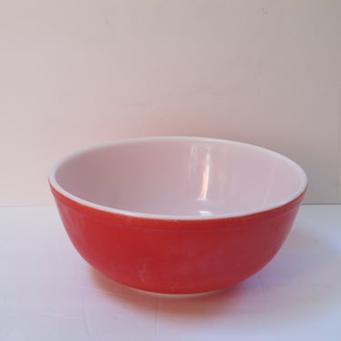 Vintage Red Pyrex Bowl Worn Faded Large Bowl 404 4QT Mixing Bowl Red Retro Kitchen 50s Fire King Glass Bowl Mid Century Modern 