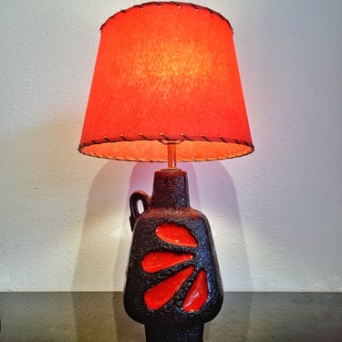 RARE EMONS &amp; SÖHNE (ES-KERAMIK) RED-ON-BLACK 'PETAL' DÉCOR TABLE LAMP