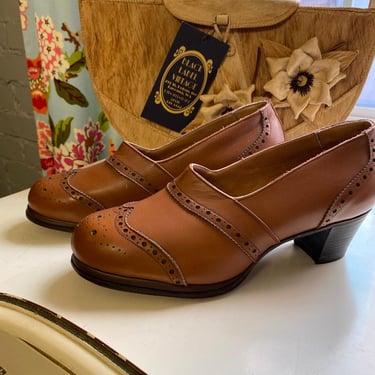 vintage 1940s brown leather spectator shoes, round toe, cuban heel, 40s fashion 