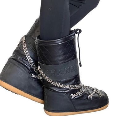 Vintage CHANEL CC Monogram Logo Black Winter Ski Snow Insulated Waterproof Apres Ski Boots Moon Boots it 38 - 40 
