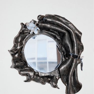 PETIT MIROIR LIFT THE VEIL