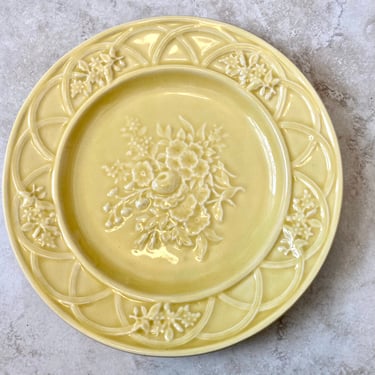 Bordallo Pinheiro Yellow Accent Plate~Lovely Lemon Color Majolica Style ~ vintage summer Tablescape~ Spring Garden Party Decor 