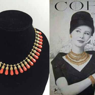 Dangling Off the Edge - Vintage 1950s 1960s Coral Orange & Gold Teardrop Dangle Choker Necklace 