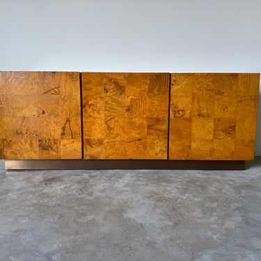 1970s Mid-Century Modern Milo Baughman for Thayer Coggin Burlwood and Bronze Base Sideboard / Media Console 