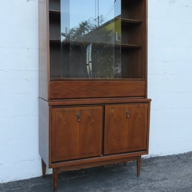 Bassett Mid Century Modern Narrow China Display Cupboard Cabinet 5181