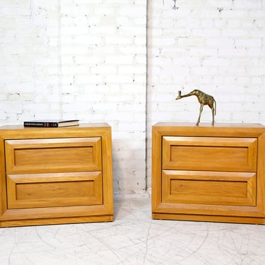 Pair of vintage mcm golden oak end tables / nightstands by Thomasville | Free delivery in NYC and Hudson areas 