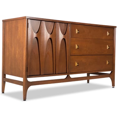 Broyhill Brasilia Walnut Credenza #6140-10, Circa 1960s - *Please read out shipping notes before you buy. 