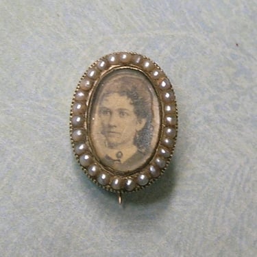 Antique 10K Gold And Half Pearl Victorian Picture Brooch Pin, Old Seed Pearl Brooch Pin, 10k Gold Victorian Picture Brooch Pin (#4358) 