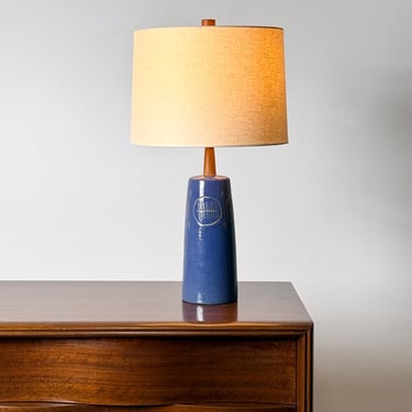 Jane & Gordon Martz Blue Ceramic and Walnut Table Lamp with Incised Motif Mid Century Modern 1960s 