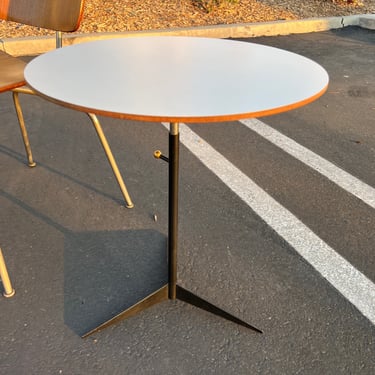 Thinline adjustable table