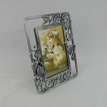 Vintage Embossed Pewter Picture Frame - Leaf Leaves and Vines - Silvertone Metal with Glass - Holds a 3 1/2