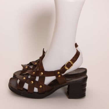 1970s Brown Leather and Brass Rivet Strappy Sandals by Montgomery Ward -Size 8M 