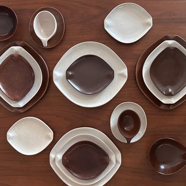 Vintage 1950’s Raymor by Roseville MCM USA Dinnerware Ceramic Mid Century Set of 24 Dishes 