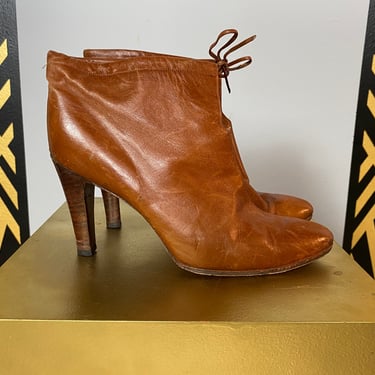 vintage booties, 1970s ankle boots, size 8, pointed toe, brown leather, stacked wood heel, stiletto boots, Dino borsani, sexy shoes, Italy 