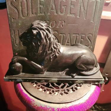 Antique Springfield Massachusetts Newel Post Bronze Lion w Ball Topper Finial 