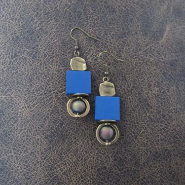 Blue wooden and bronze geometric earrings 2 